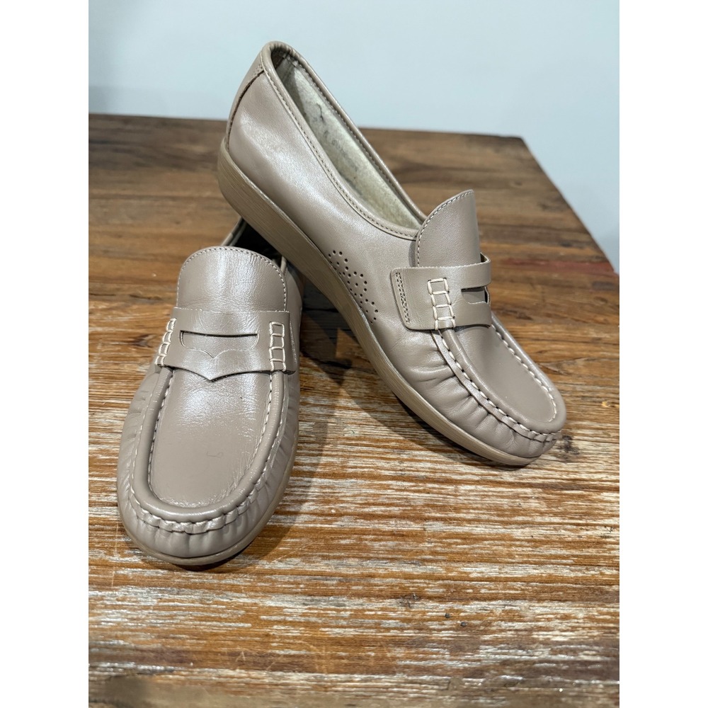 SAS Women's Leather Loafers Comfort Slip On Shoes Casual Taupe Color Size 9 EUC